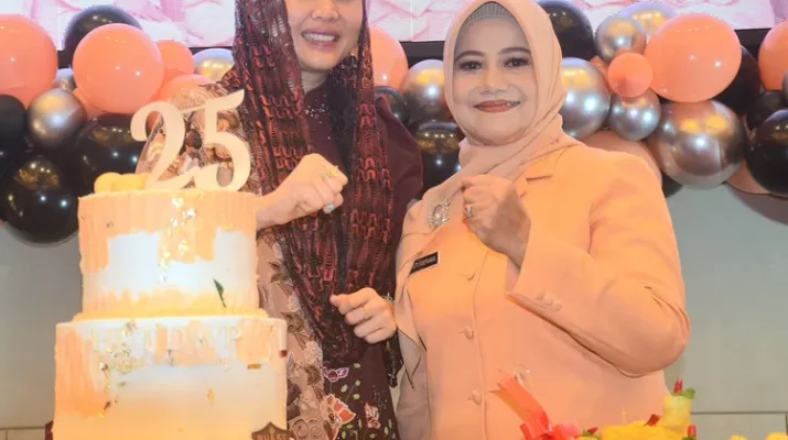 Dharma Wanita Persatuan (DWP) Kota Padang menggelar Puncak Peringatan Hari Ulang Tahun (HUT) DWP ke-25 tingkat Kota Padang Tahun 2024, di Hotel ZHM Premiere, Kamis (12/12/2024).